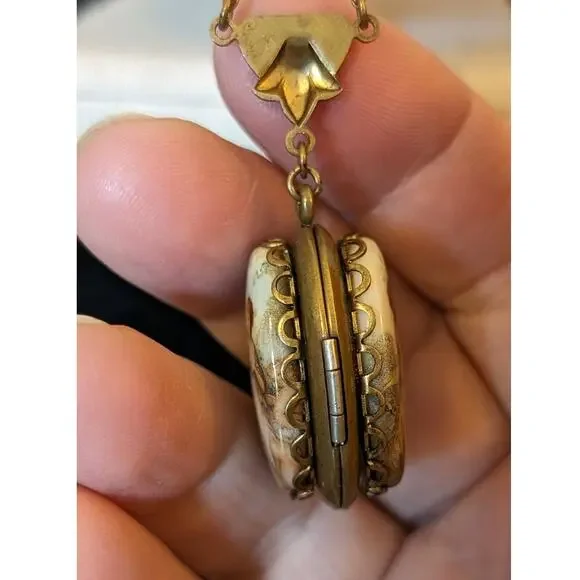 Vintage to Antique Victorian Scene Two Women Ceramic Locket - Picture 6 of 10